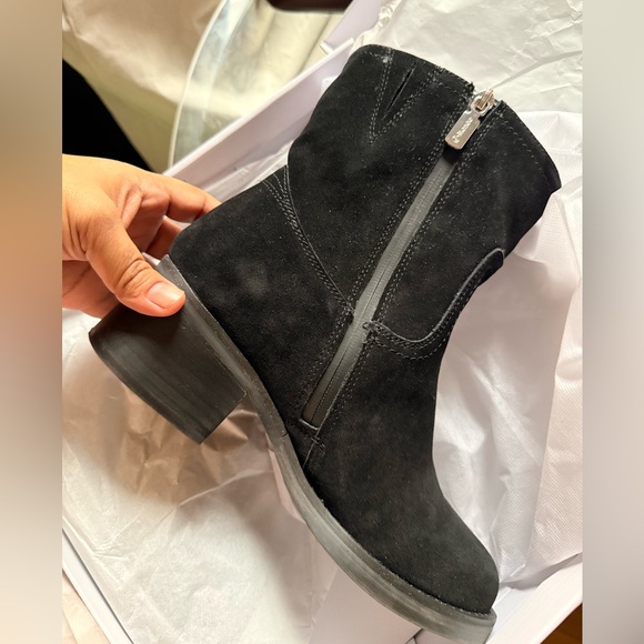 Blondo waterproof Black Ankle Booties - Picture 4 of 7